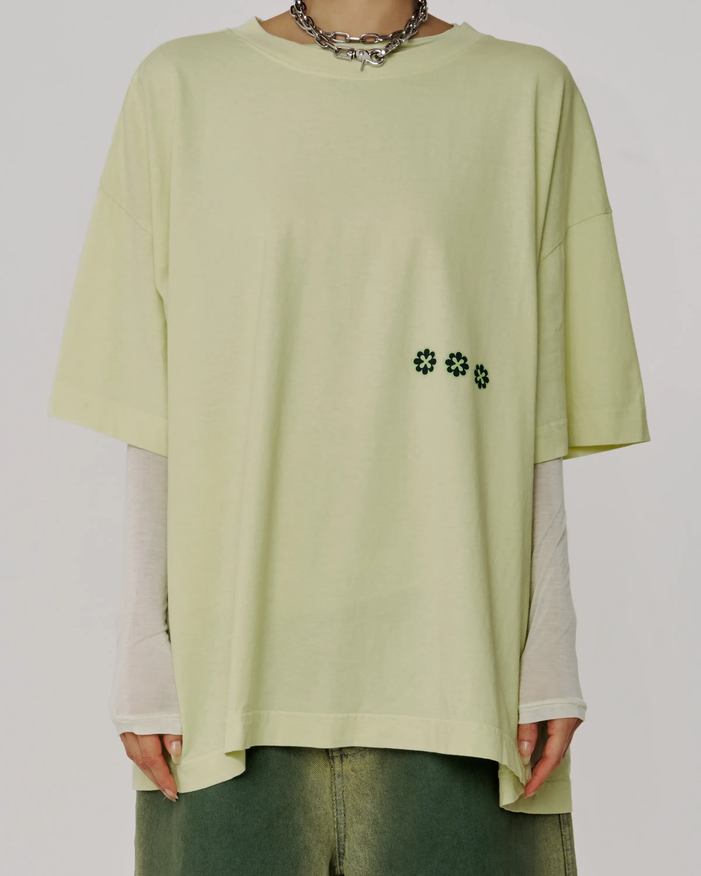 Lindsay wearing size XL, front view